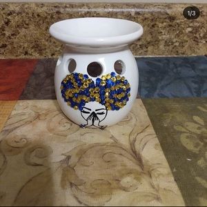 Praying Black girl wax warmers